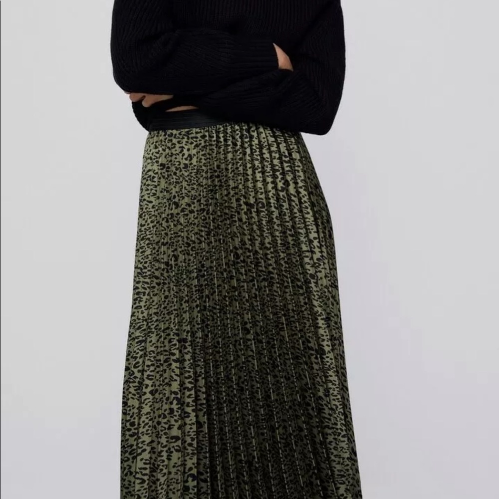 NEW Women's Zara Midi  PRINTED PLEATED SKIRT WITH ELASTIC WAISTBAND